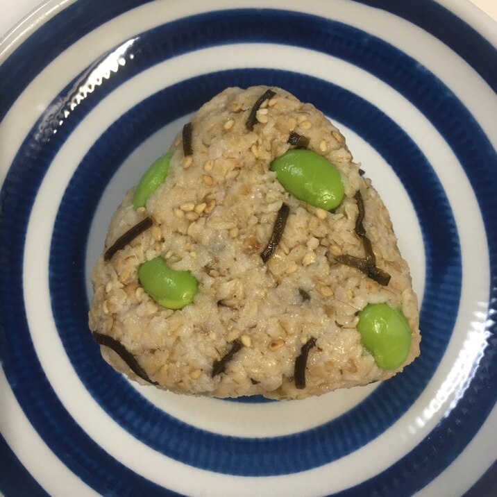 レンジで⭐︎無印風　オートミールの枝豆昆布おにぎり